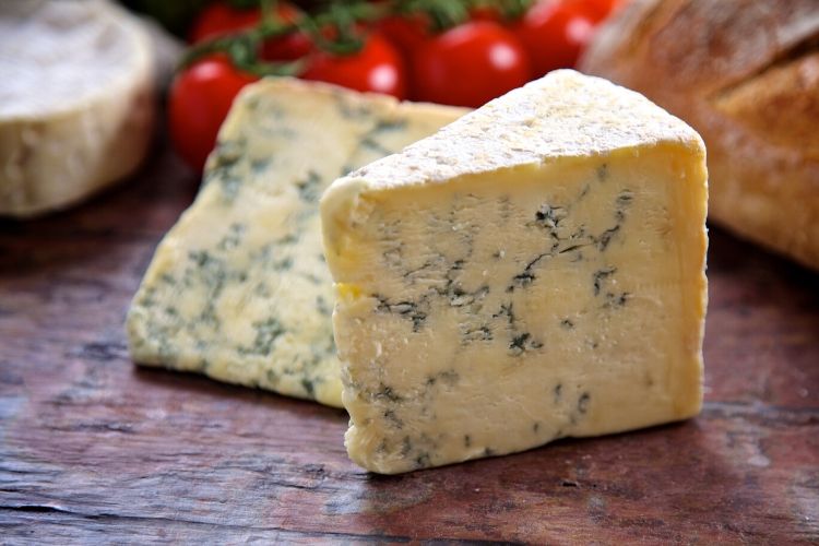 blue cheese calories